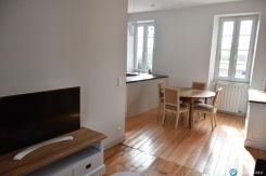 Salon et Salle à manger cliquez ici pour agrandir les photos de cette location à la_rochelle